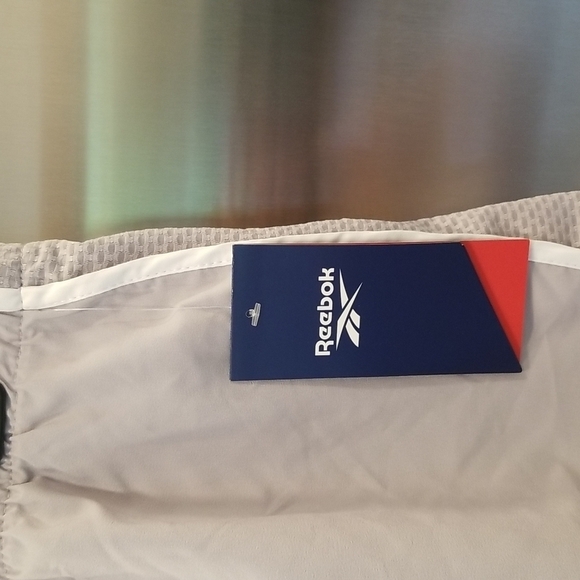 💕REEBOK💕 Game Time Shorts Built-In Brief Large L NWT - Picture 5 of 9